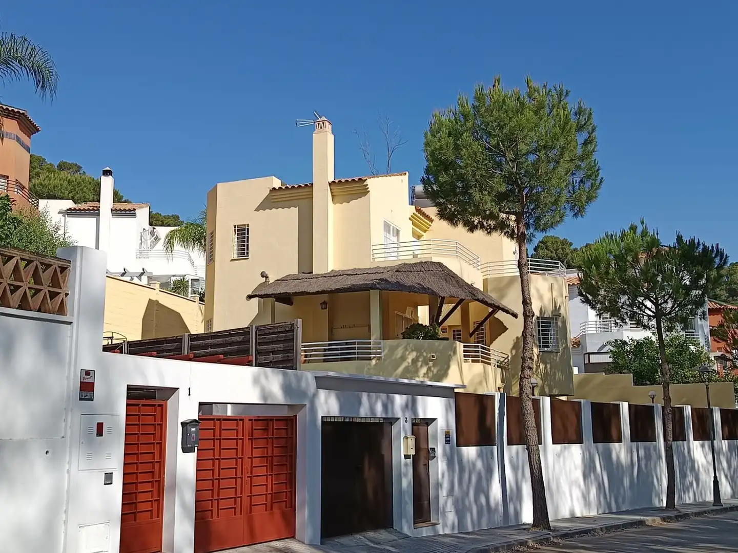 Detached house with pool for sale in MANUEL BARBADILLO 3