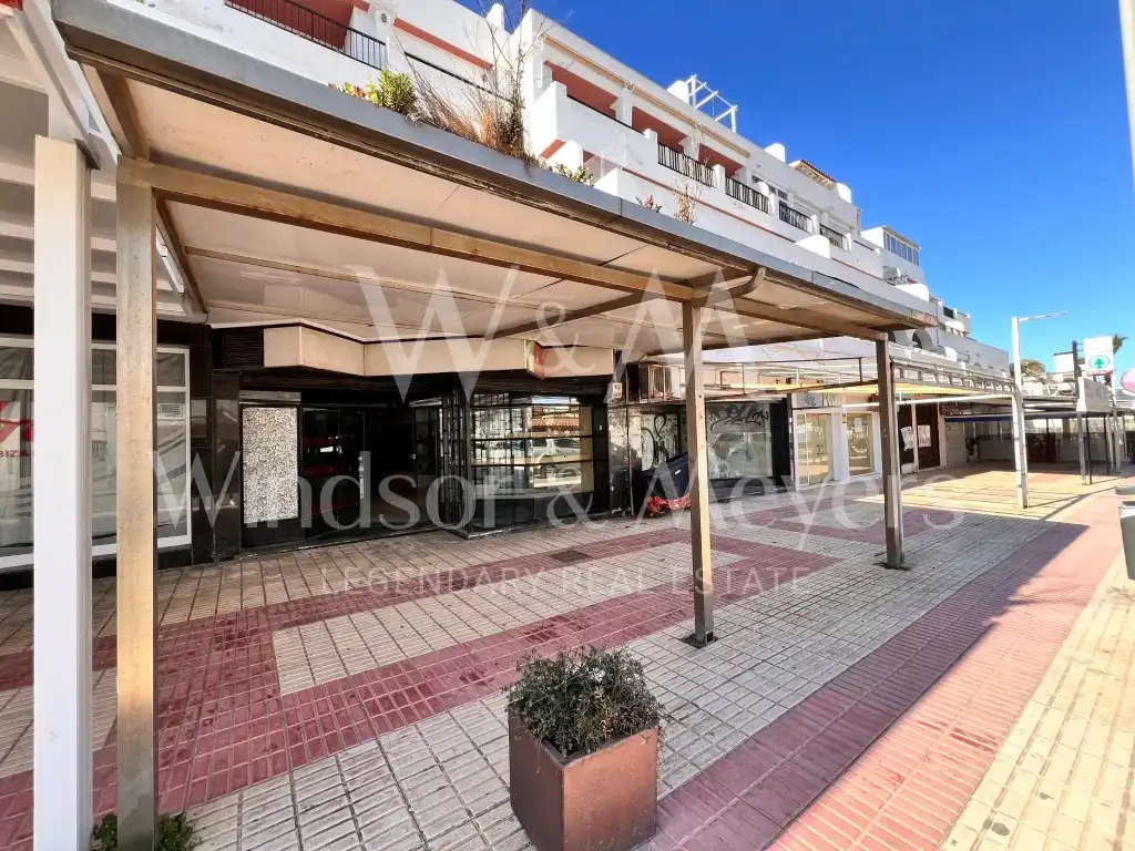 Vista exterior de Local en venta en Santa Eulària des Riu con Aire acondicionado