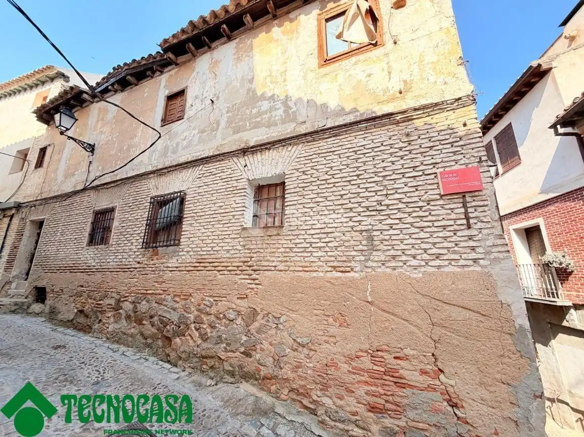 Vista exterior de Casa adosada en venda en Toledo amb Terrassa i Balcó