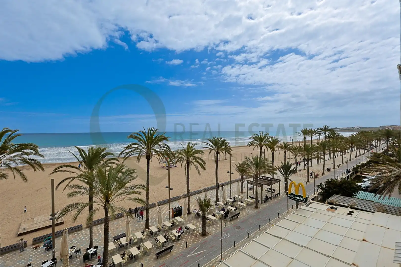 Außenansicht von Wohnung zum Verkauf in Alicante / Alacant mit Klimaanlage, Heizung und Privatgarten