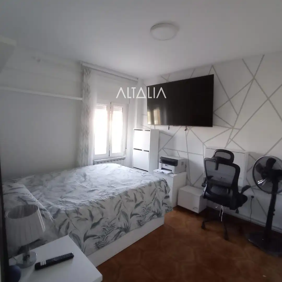 Schlafzimmer von Wohnung zur untervermieten in Cuenca mit Heizung, Parkett und Möbliert