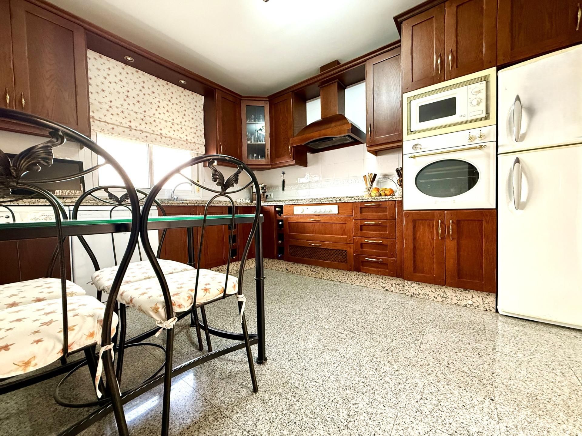 Cuina de Casa adosada en venda en  Córdoba Capital amb Aire condicionat, Calefacció i Terrassa