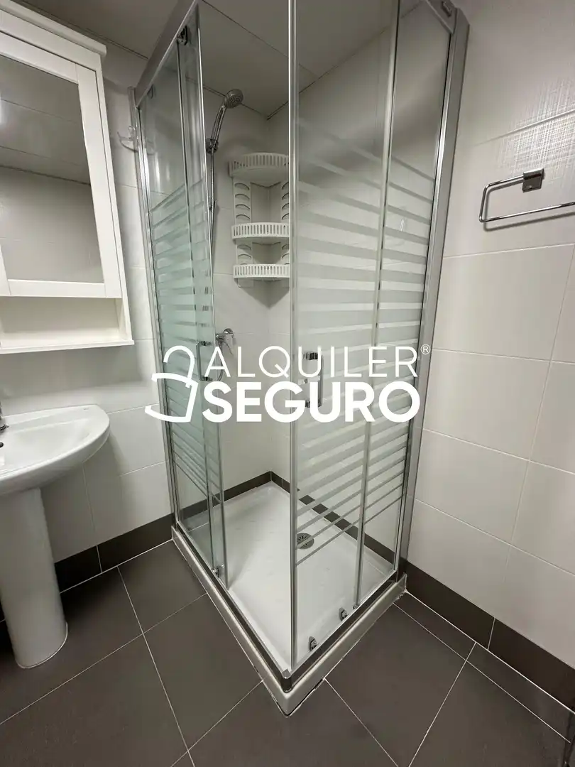 Badezimmer von Wohnung zur Miete in Cruz de Humilladero