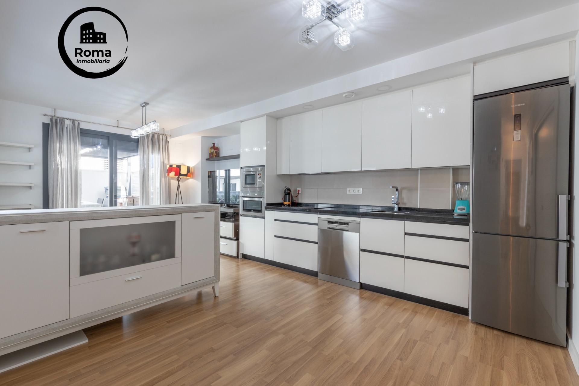 Cuina de Àtic en venda en Churriana de la Vega amb Aire condicionat, Calefacció i Jardí privat