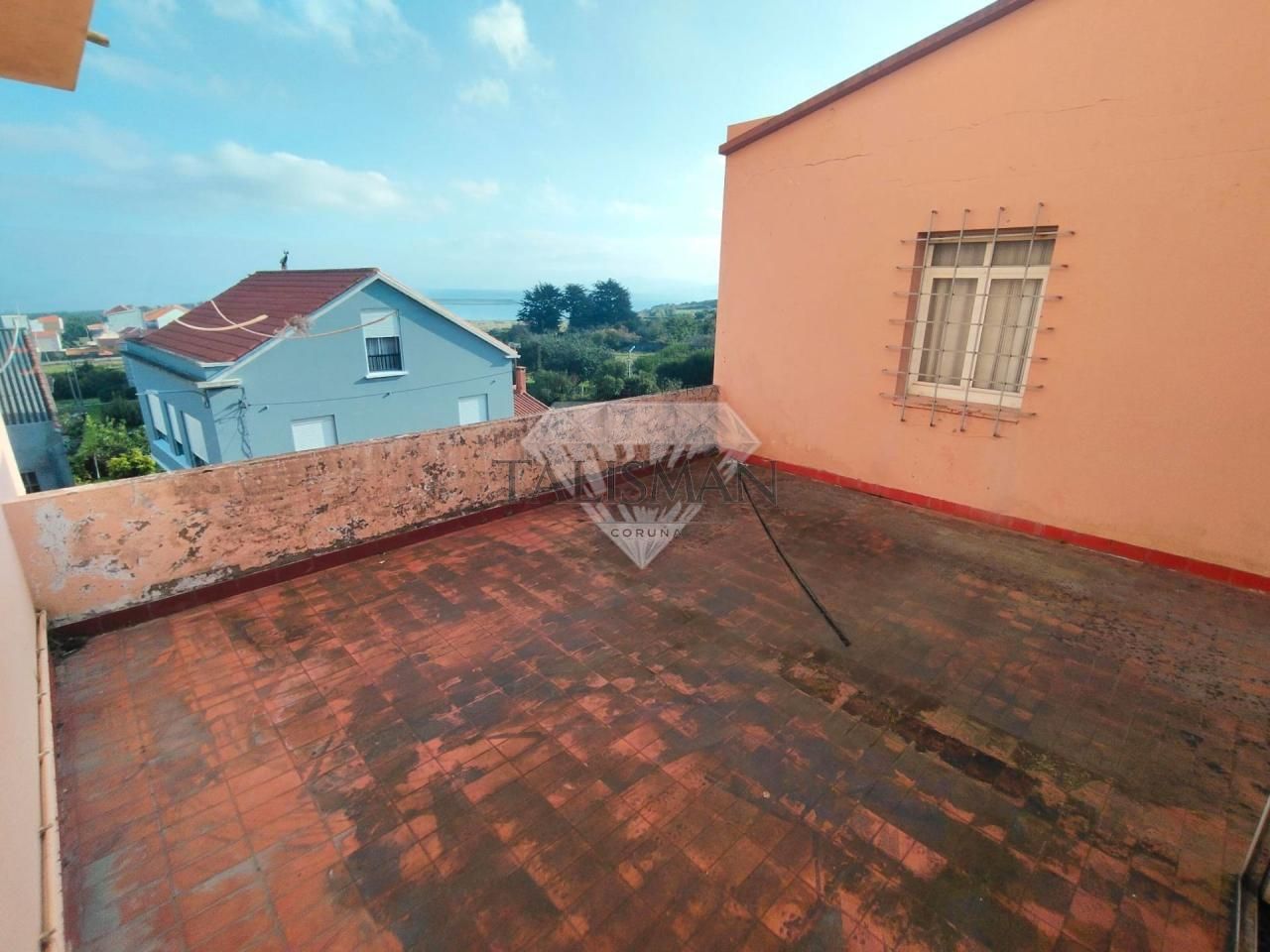 Terrasse von Wohnung zum Verkauf in Cariño mit Heizung, Terrasse und Möbliert