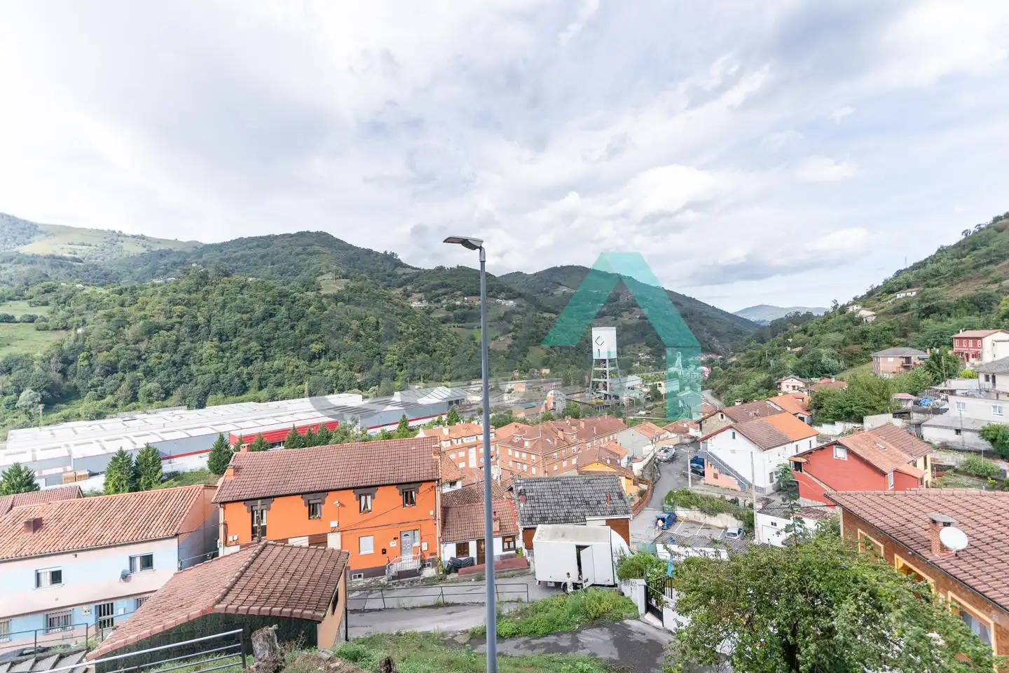 Vista exterior de Piso de alquiler en Aller con Calefacción, Trastero y Amueblado