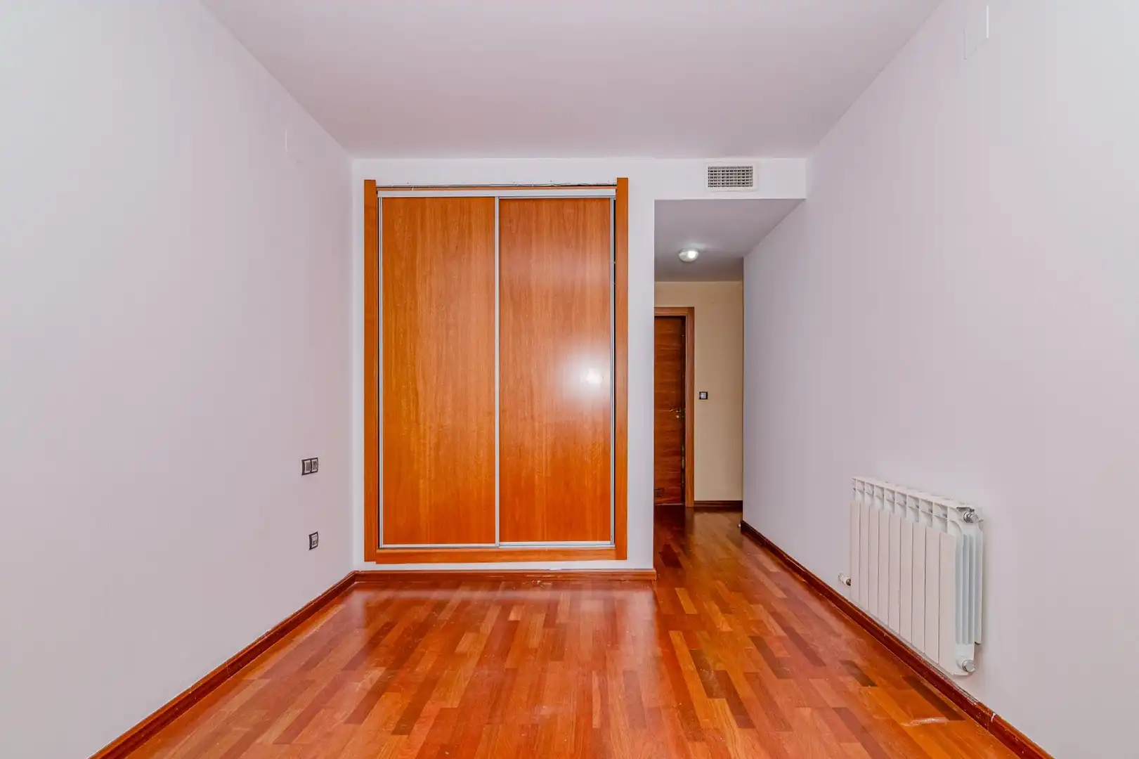 Habitación de Piso en venta en Granada con Aire acondicionado, Calefacción y Jardín privado