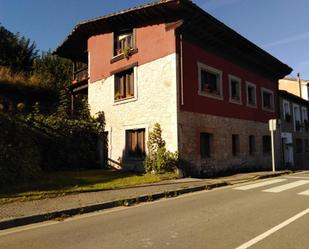 Vista exterior de Casa o xalet en venda en Onís amb Calefacció, Jardí privat i Terrassa