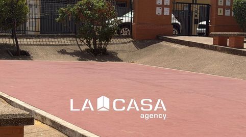 Foto 2 de Casa adosada en venda a Avenida de Europa, Montequinto