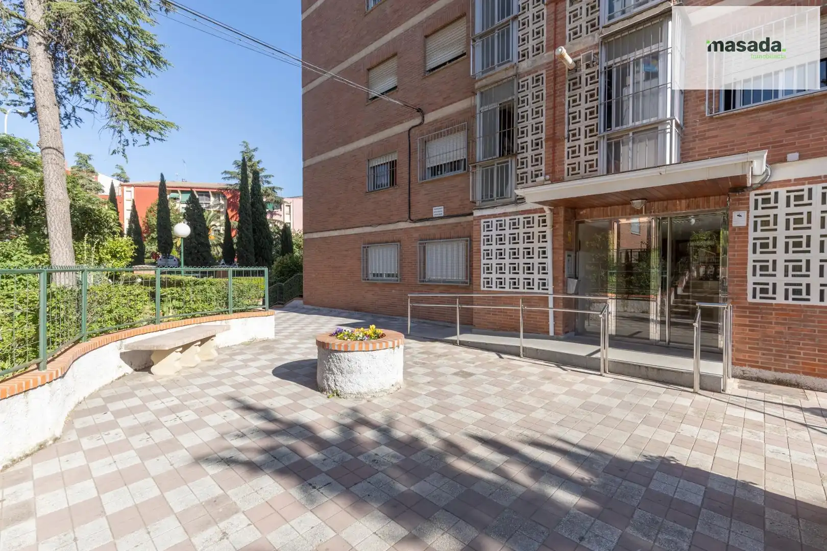 Vista exterior de Piso en venta en Granada con Aire acondicionado, Calefacción y Balcón
