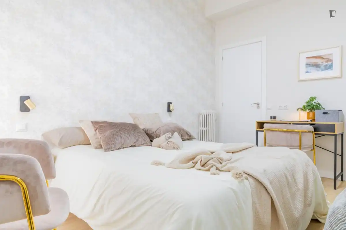 Habitación de Apartamento para compartir en Madrid con Calefacción, Amueblado y Horno