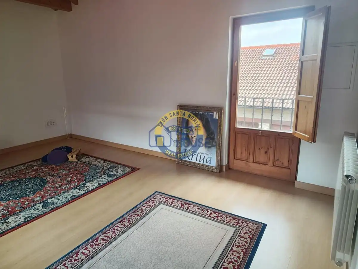 Casa o chalet en venta en Villaquilambre con Calefacción, Jardín privado y Parquet
