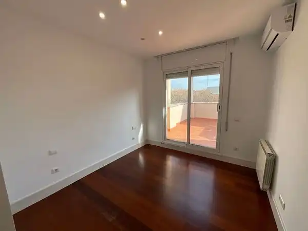 Habitación de Ático en venta en Cerdanyola del Vallès con Aire acondicionado, Calefacción y Parquet