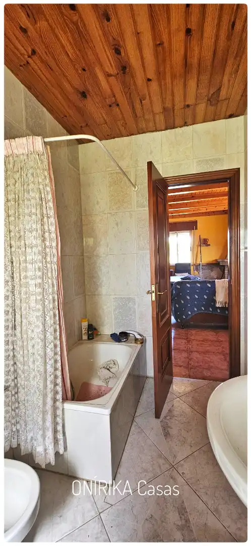 Bathroom of Houses for sale in Sarria  with Private garden, Storage room and Furnished