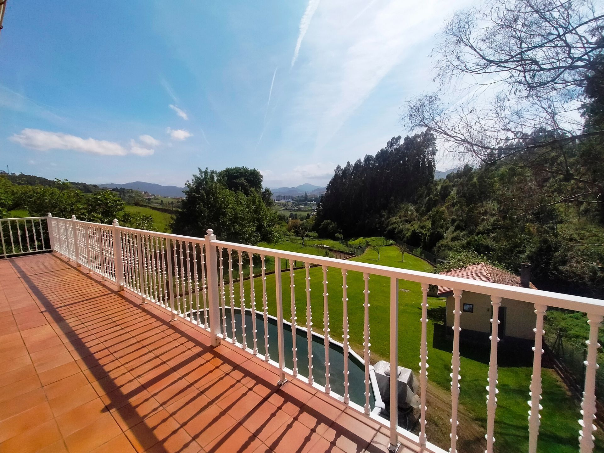 Terrassa de Casa o xalet en venda en Soto del Barco amb Calefacció, Jardí privat i Terrassa