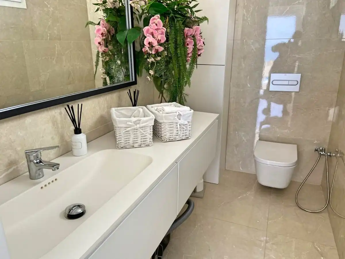 Bathroom of Houses for sale in Fuengirola  with Air Conditioner, Terrace and Furnished