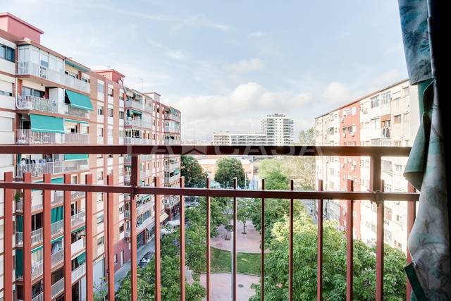 Piso en Venta en Carrer del Camp Arriassa en La Verneda i la Pau