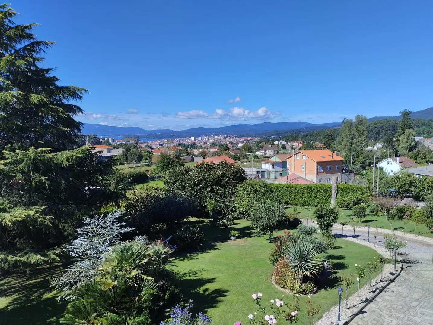 Jardín de Casa o chalet en venta en Vilagarcía de Arousa con Calefacción, Piscina y Balcón