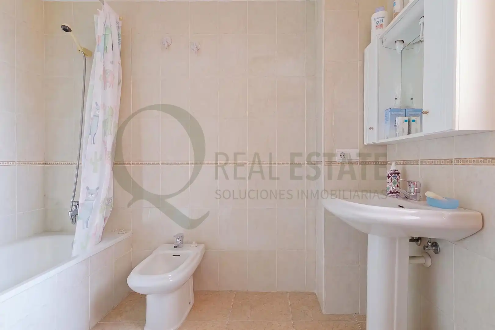 Baño de Piso en venta en Alicante / Alacant con Aire acondicionado, Calefacción y Terraza
