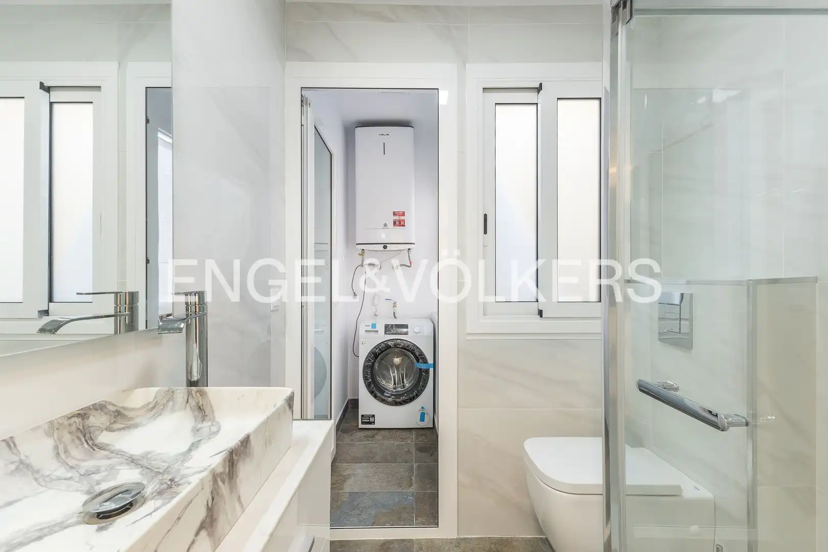 Baño de Piso de alquiler en Barcelona con Aire acondicionado y Calefacción