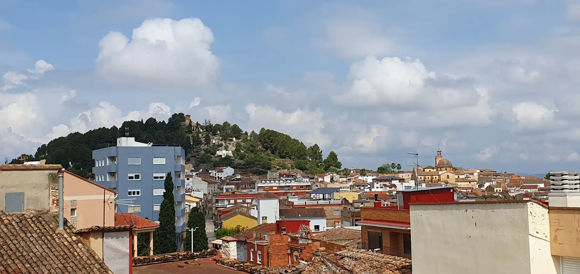 Vista exterior de Casa adosada en venda en Castelló de Rugat amb Balcó i Piscina comunitària