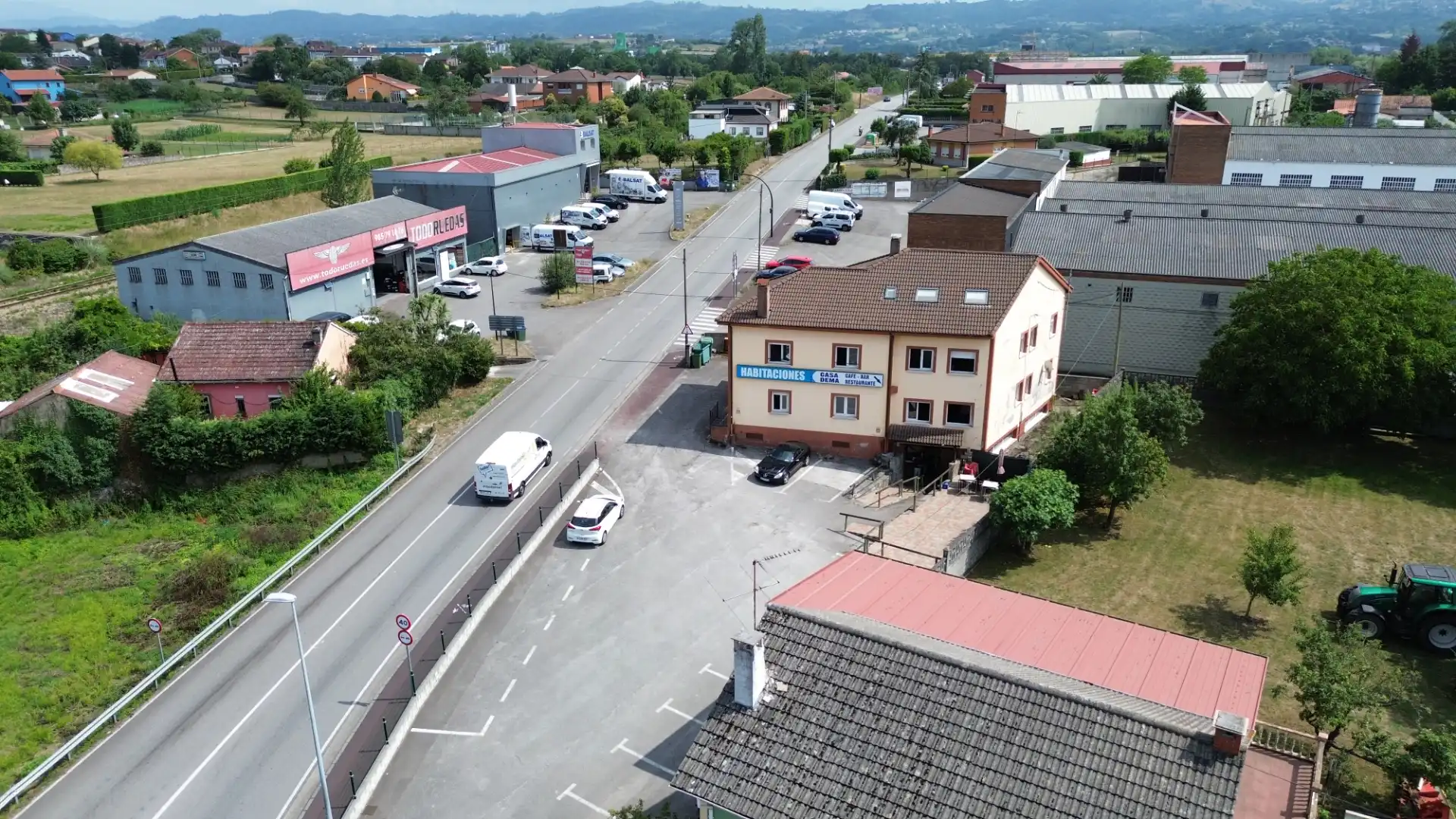 Aparcament de Edifici en venda en Siero amb Alarma