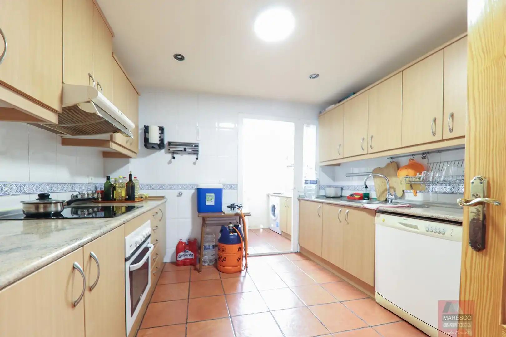 Küche von Wohnung zum Verkauf in Fuengirola mit Klimaanlage, Terrasse und Abstellraum