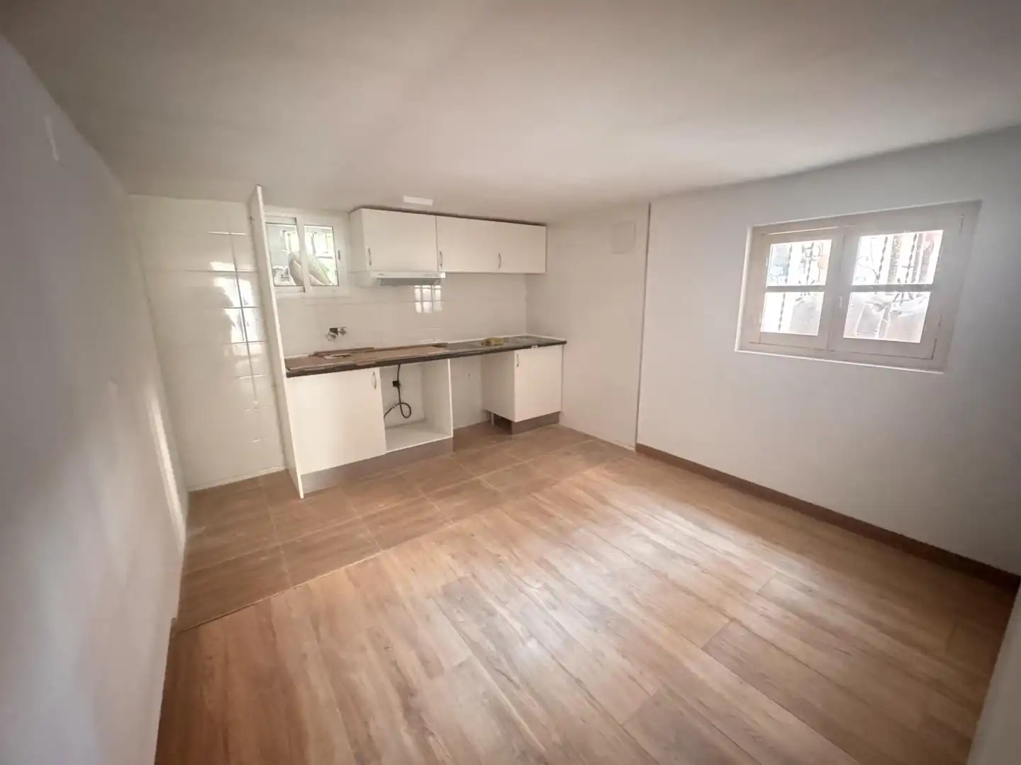 Ground floor for sale in Valdemoro  with Air Conditioner