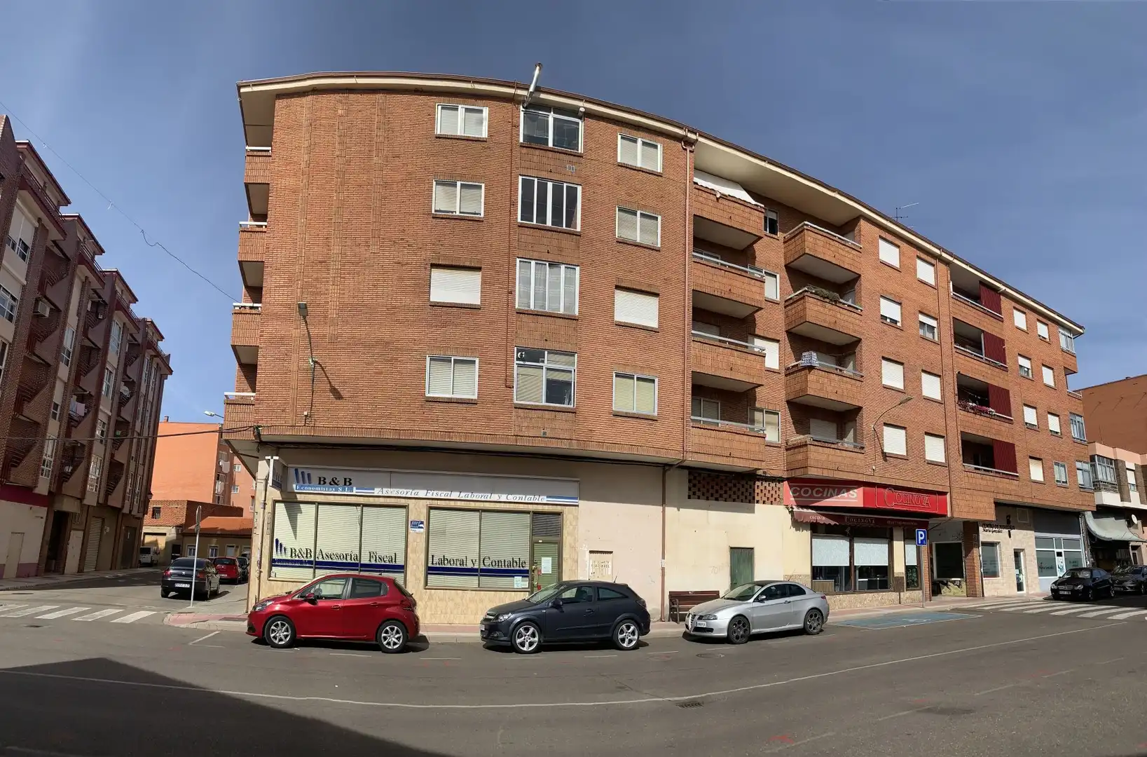 Vista exterior de Piso en venta en Benavente con Trastero