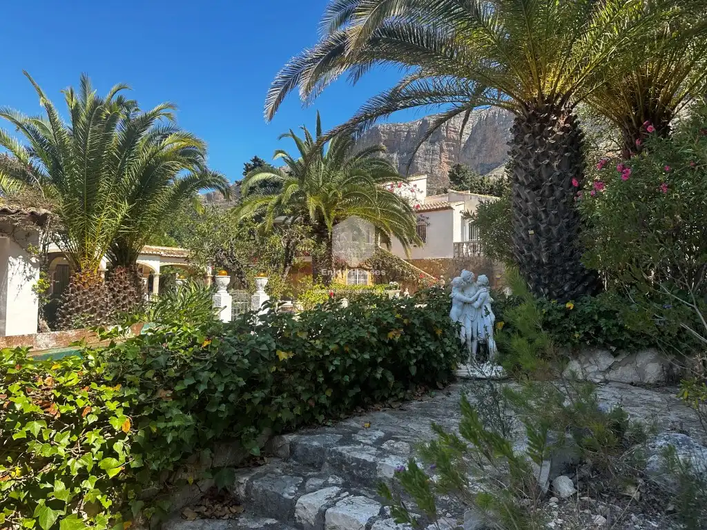 Houses for sale in Montgó - Ermita