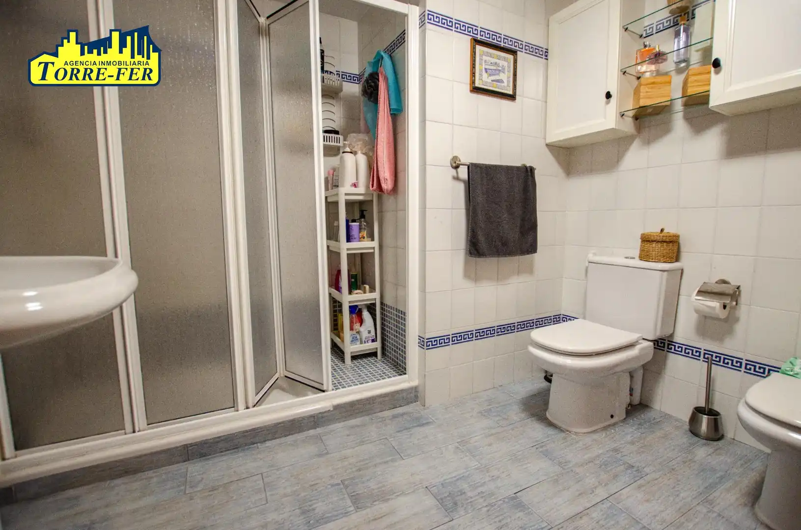 Badezimmer von Wohnung zum Verkauf in Almería mit Klimaanlage und Heizung