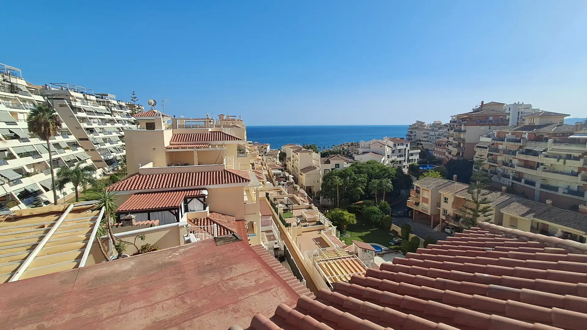 Vista exterior de Dúplex en venda en Benalmádena amb Aire condicionat, Parquet i Terrassa