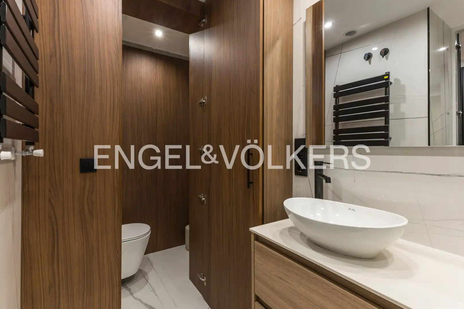 Bathroom of Flat for sale in Madrid  with Air Conditioner, Heating and Parquet flooring
