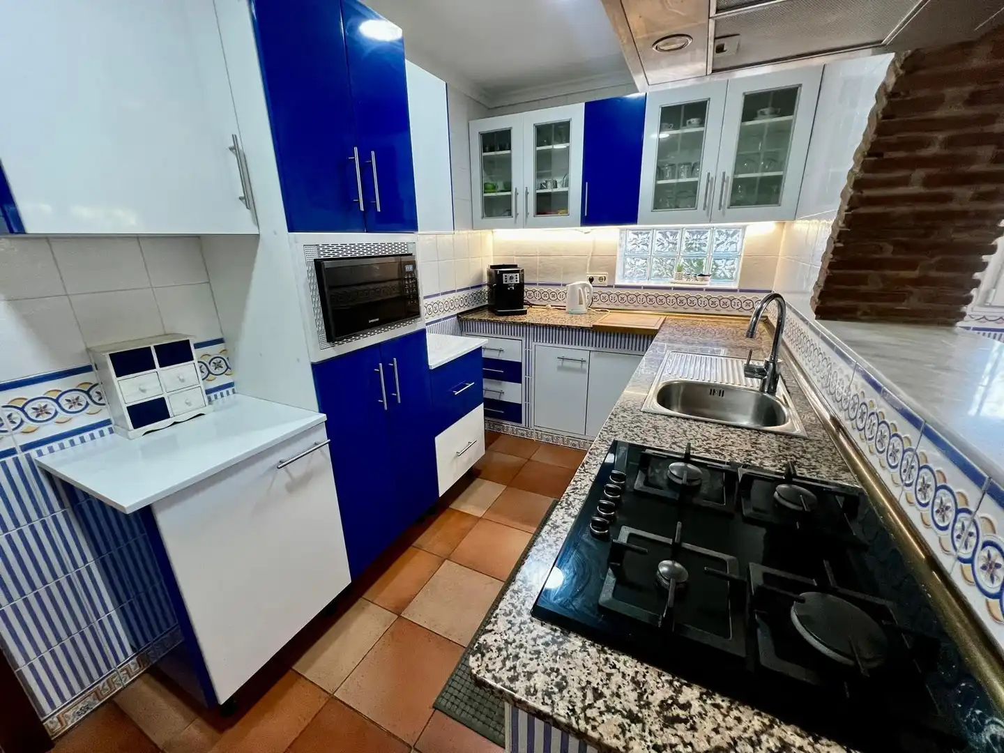 Cuina de Casa o xalet en venda en Málaga amb Aire condicionat, Calefacció i Jardí privat