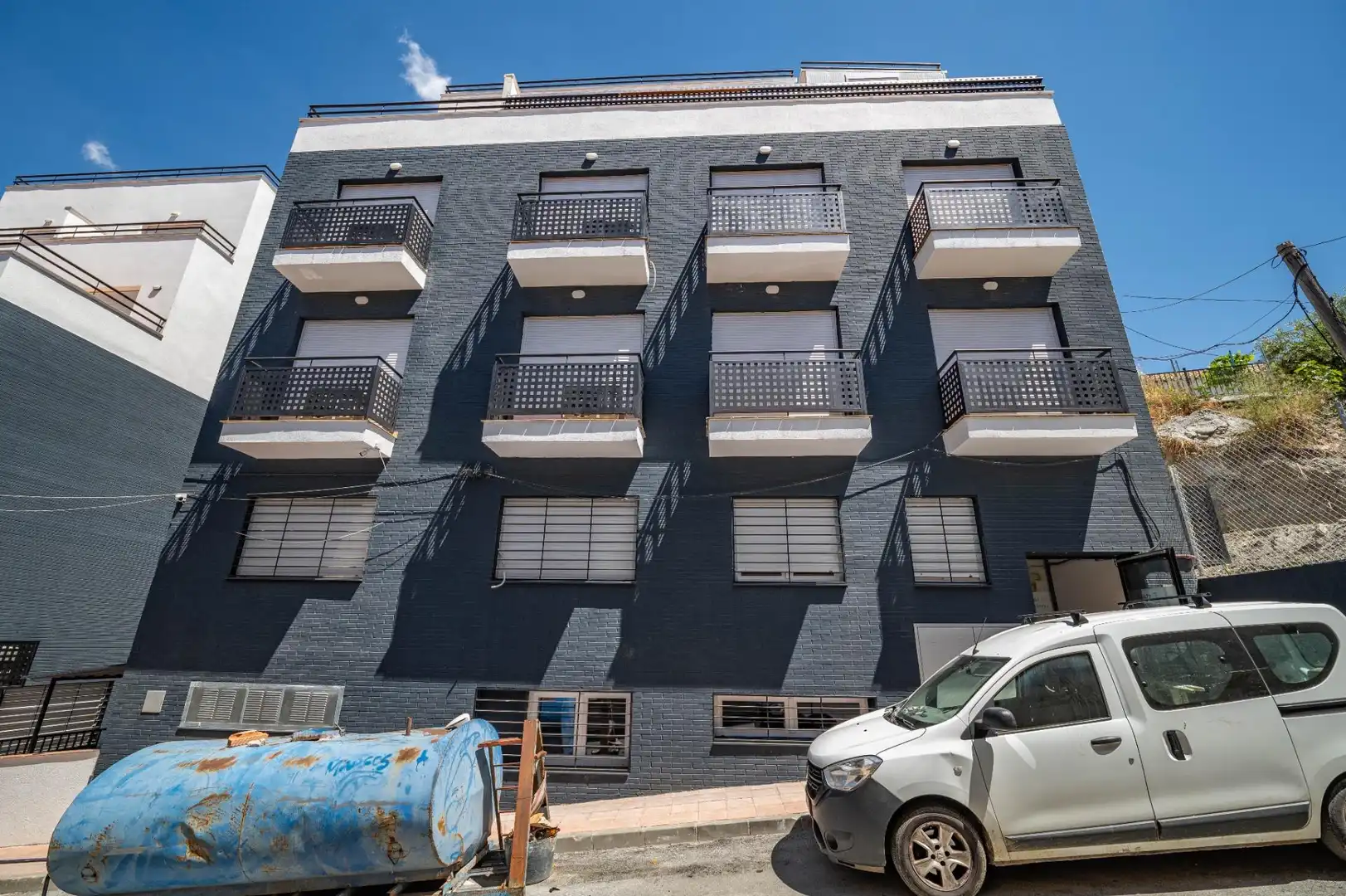 Vista exterior de Pis en venda en Cenes de la Vega amb Calefacció, Balcó i Piscina comunitària