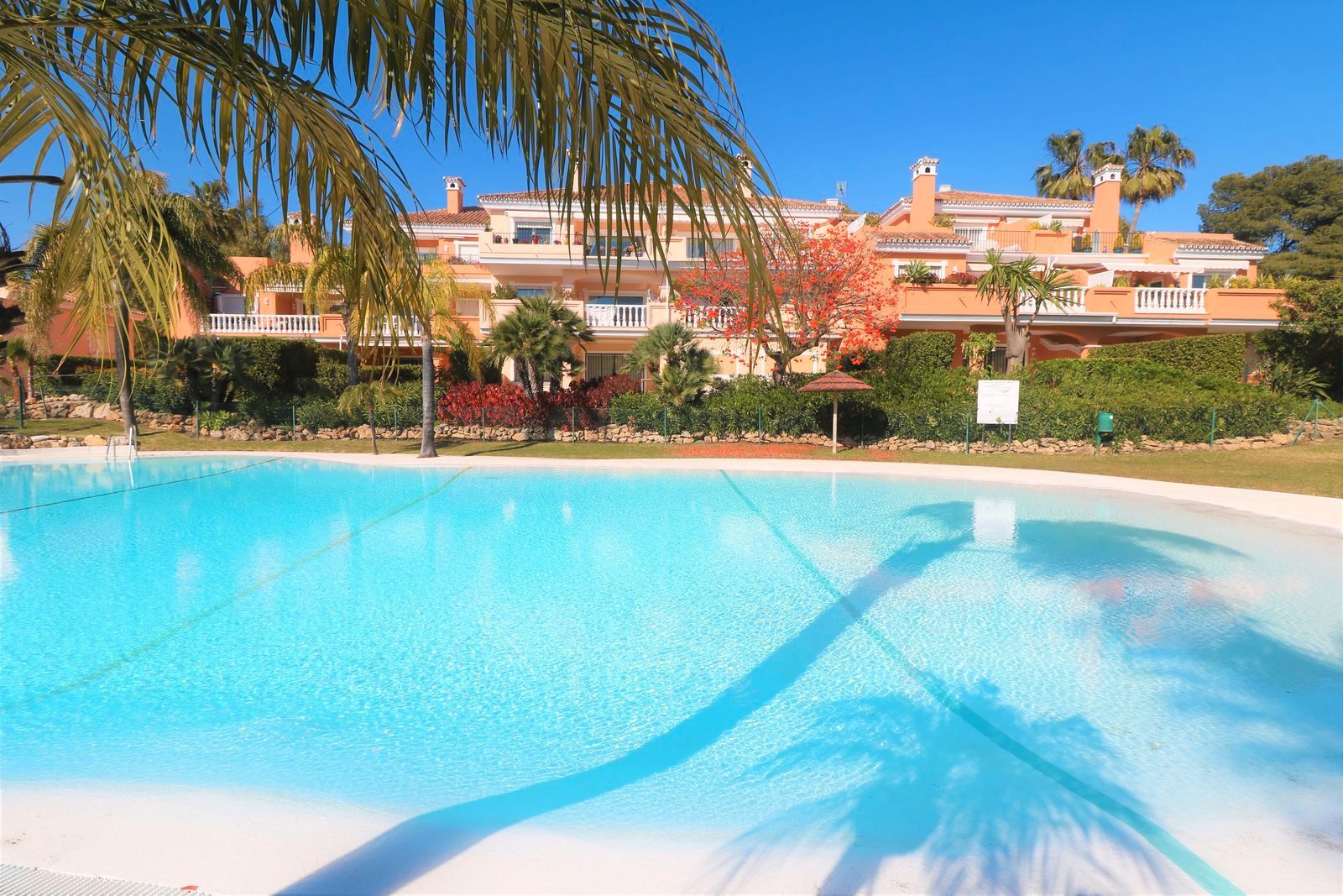 Swimming pool of Flat for sale in Estepona  with Air Conditioner, Terrace and Furnished
