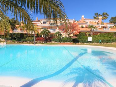 Piso con piscina en venta en Avenida del Rhin 10
