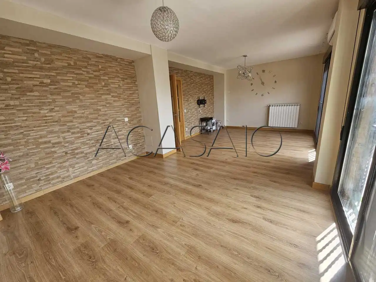 Sala d'estar de Casa adosada en venda en El Viso de San Juan amb Aire condicionat, Calefacció i Traster