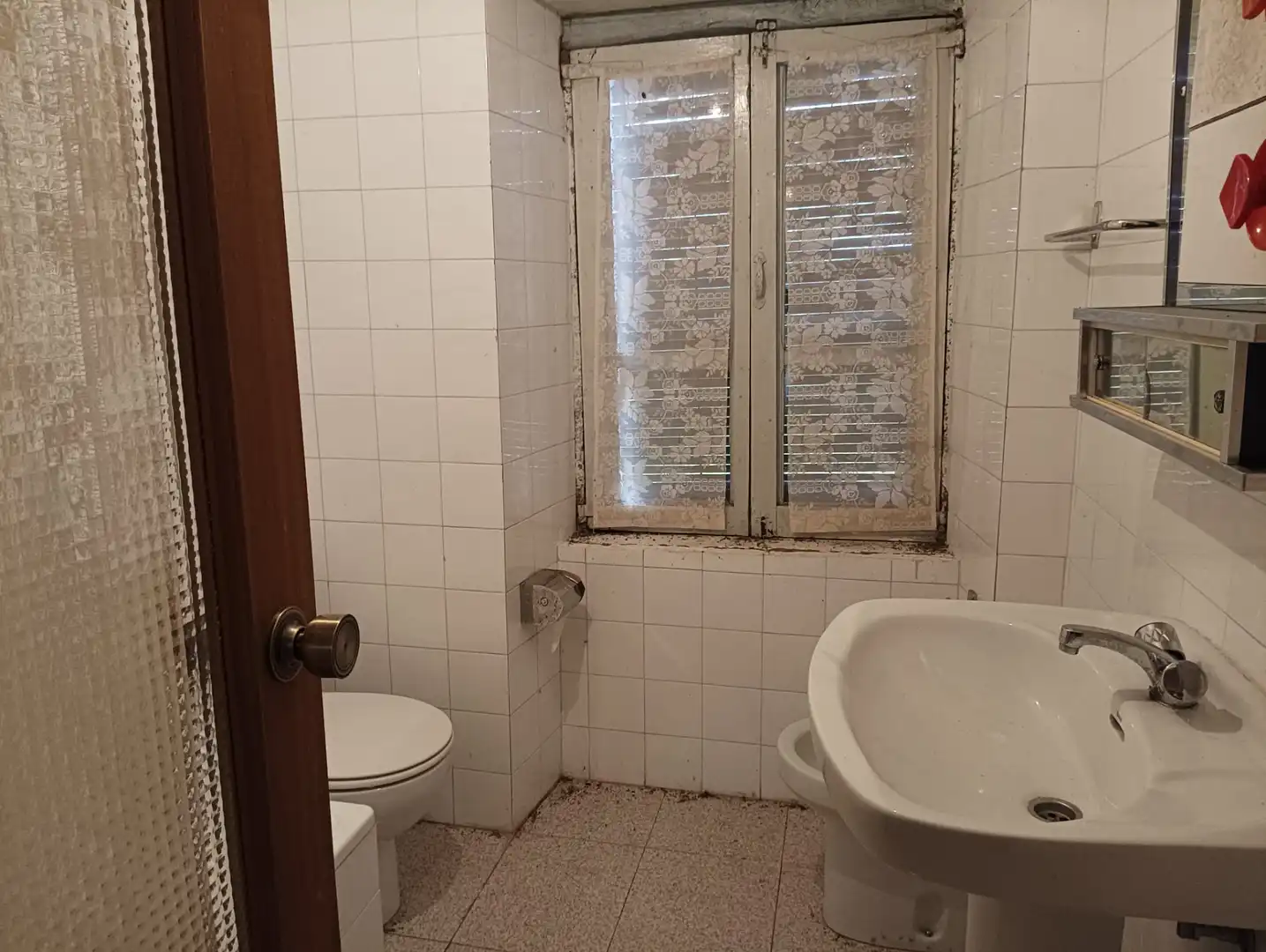 Baño de Casa o chalet en venta en Navia de Suarna con Jardín privado, Terraza y Amueblado