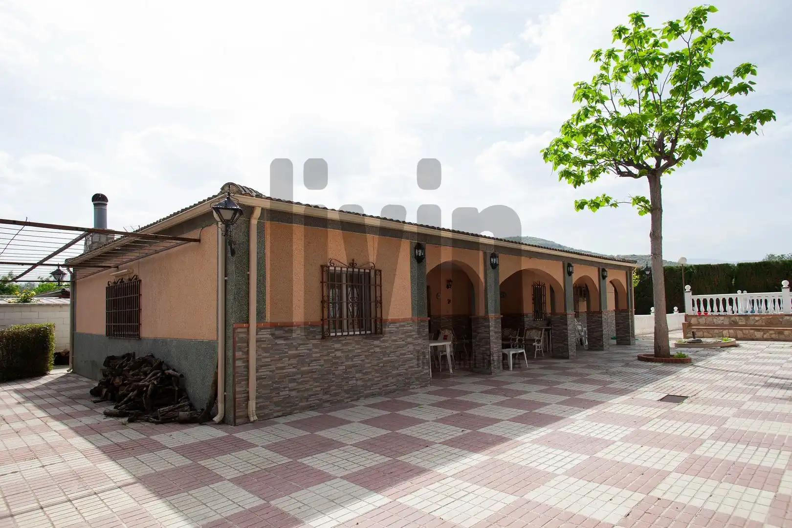 Vista exterior de Casa o xalet en venda en Jaén amb Aire condicionat, Calefacció i Jardí privat