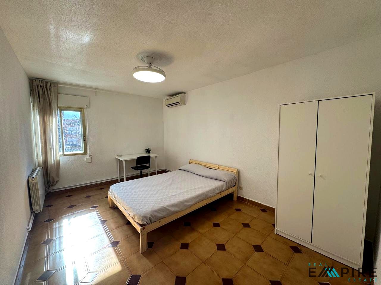 Bedroom of Flat for share in Parla  with Air Conditioner, Heating and Terrace