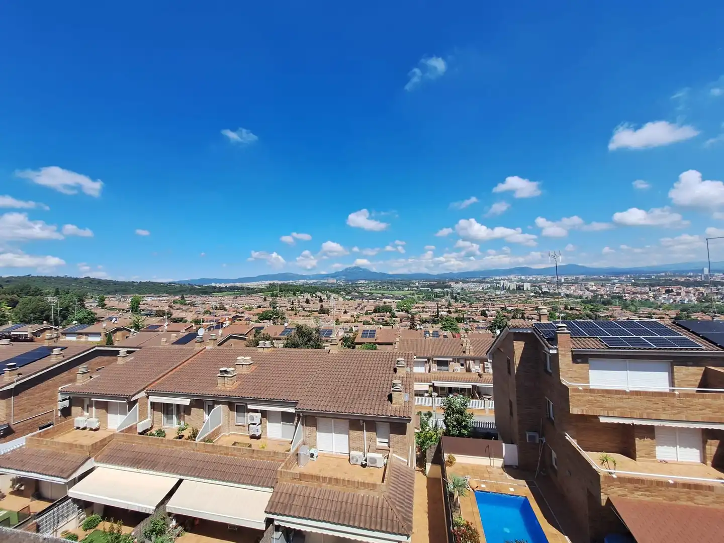 Vista exterior de Casa o xalet en venda en Sant Quirze del Vallès amb Aire condicionat, Calefacció i Jardí privat