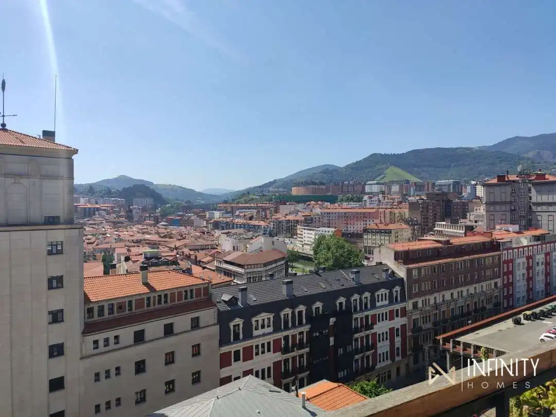 Vista exterior de Piso de alquiler en Bilbao  con Calefacción y Terraza