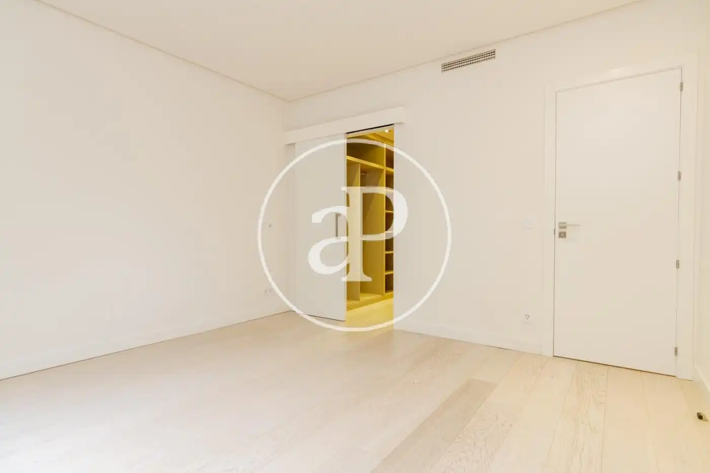 Habitación de Piso de alquiler en Madrid con Aire acondicionado, Calefacción y Jardín privado
