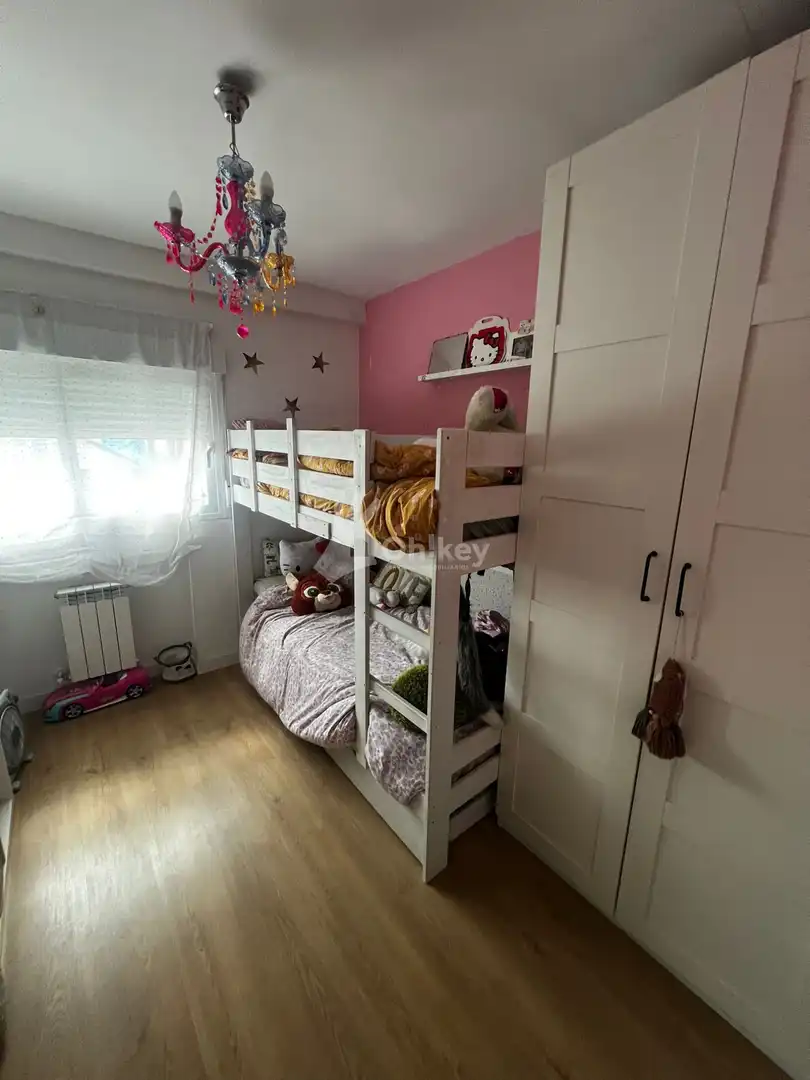 Dormitori de Pis de lloguer en Fuenlabrada amb Aire condicionat i Traster