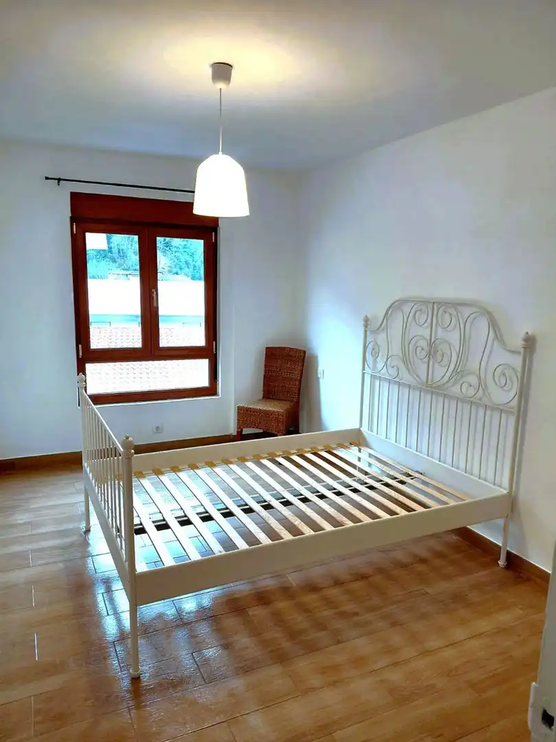 Schlafzimmer von Wohnung zum Verkauf in Belmonte de Miranda mit Heizung, Terrasse und Schwimmbad