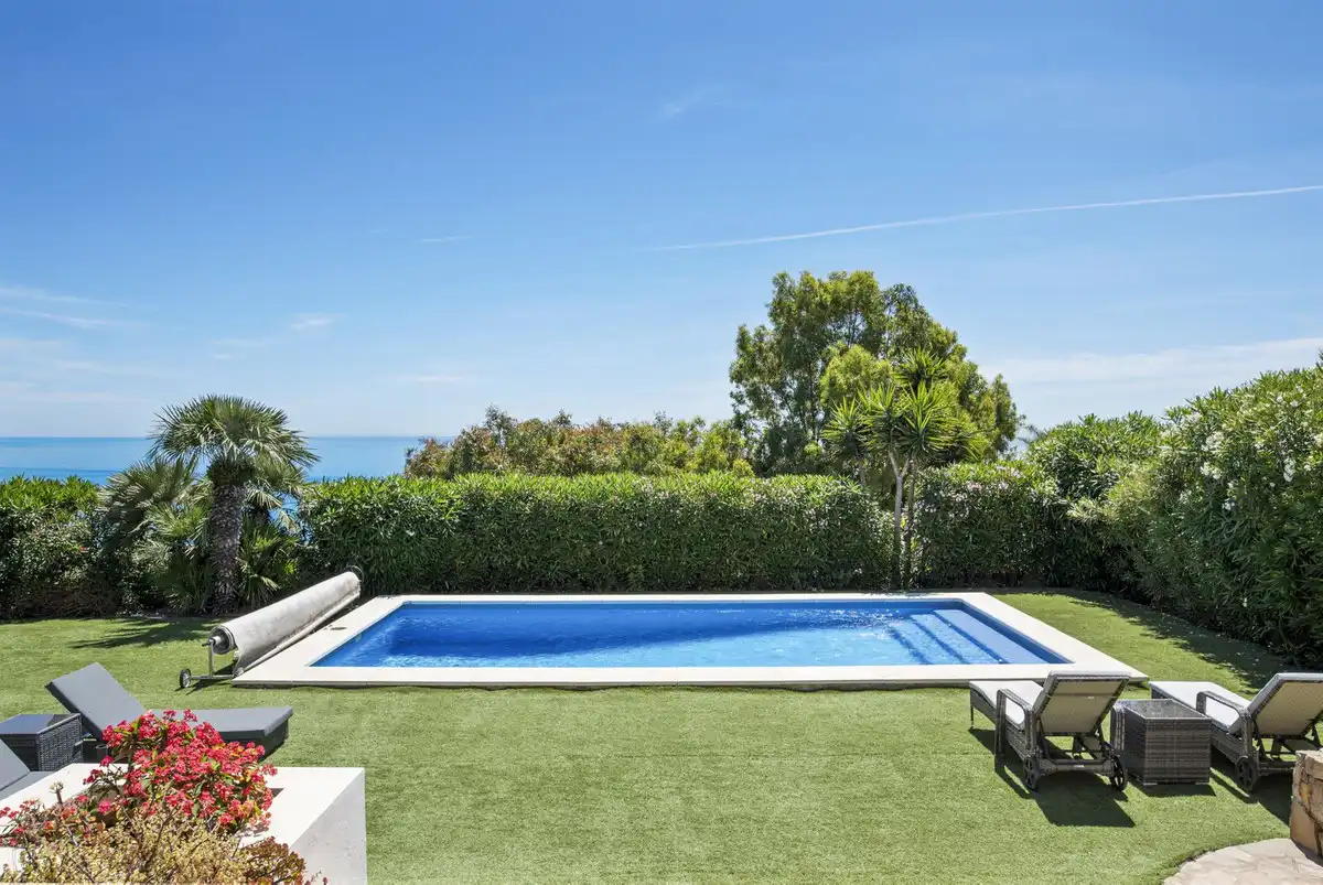 Piscina de Casa o chalet en venta en Manilva con Aire acondicionado, Jardín privado y Terraza