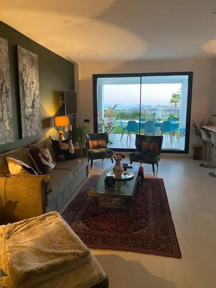 Living room of Flat to rent in Estepona  with Air Conditioner, Terrace and Washing machine