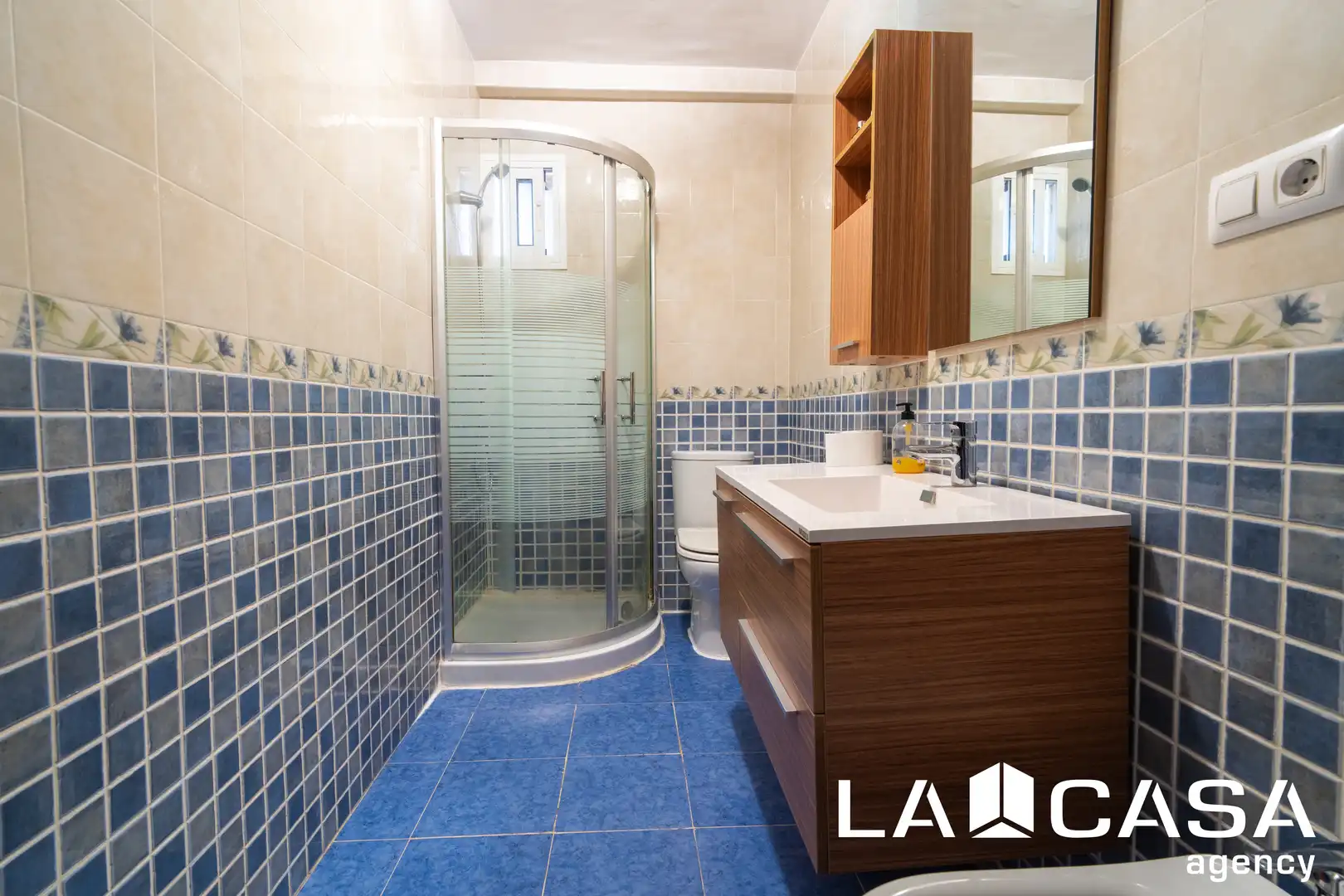 Baño de Piso en venta en Dos Hermanas con Aire acondicionado, Terraza y Balcón