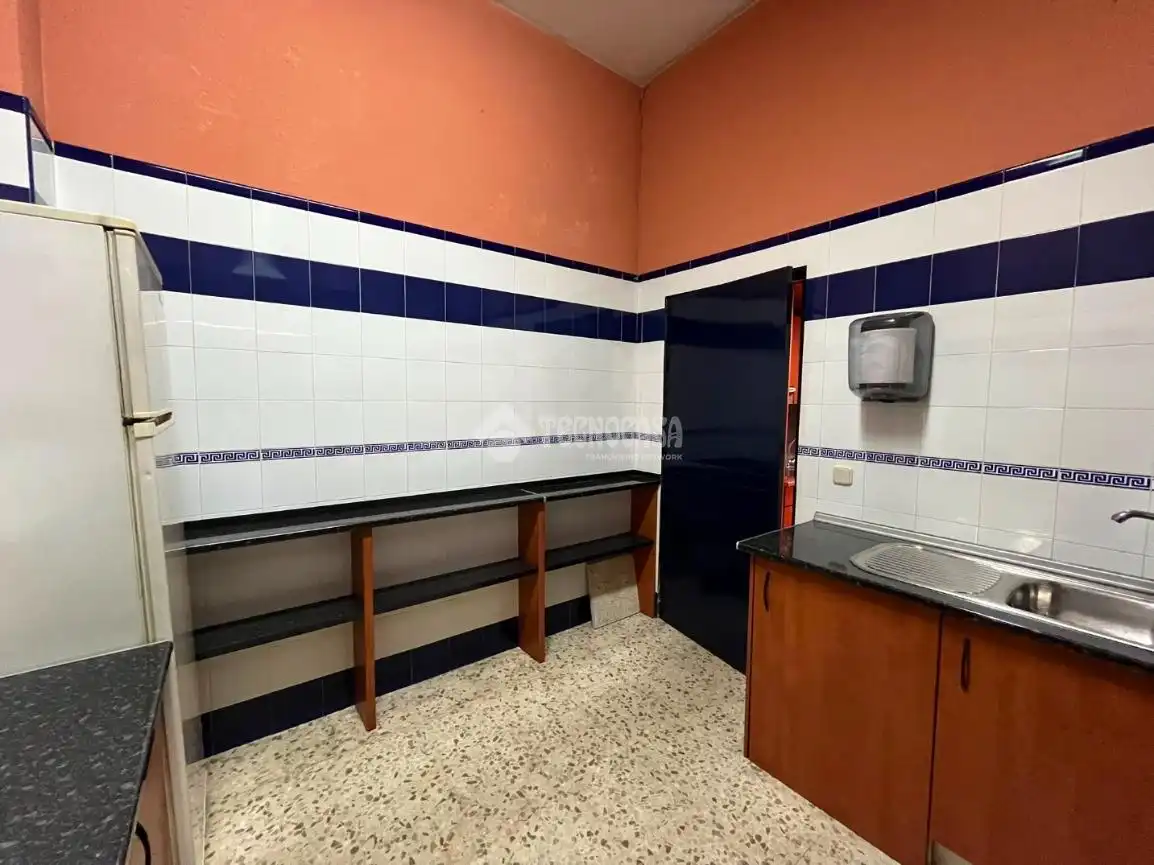 Cuina de Local en venda en Alcalá de Guadaira amb Aire condicionat